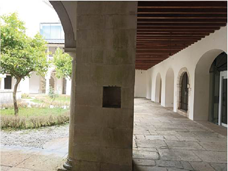 Claustro de Santa María de Lorvao. Puerta del refectorio. Fotografía: M. Pérez Vidal.